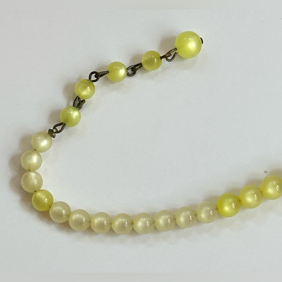 Vintage Yellow Moonglow Lucite Graduated Choker 13” w/ 2 1/2” Extender 40’s-50’s - Picture 3 of 16